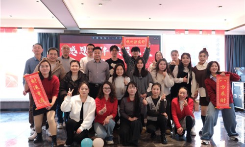 Reddit美妆：不定义美，只做消费者的美力空间补给站
